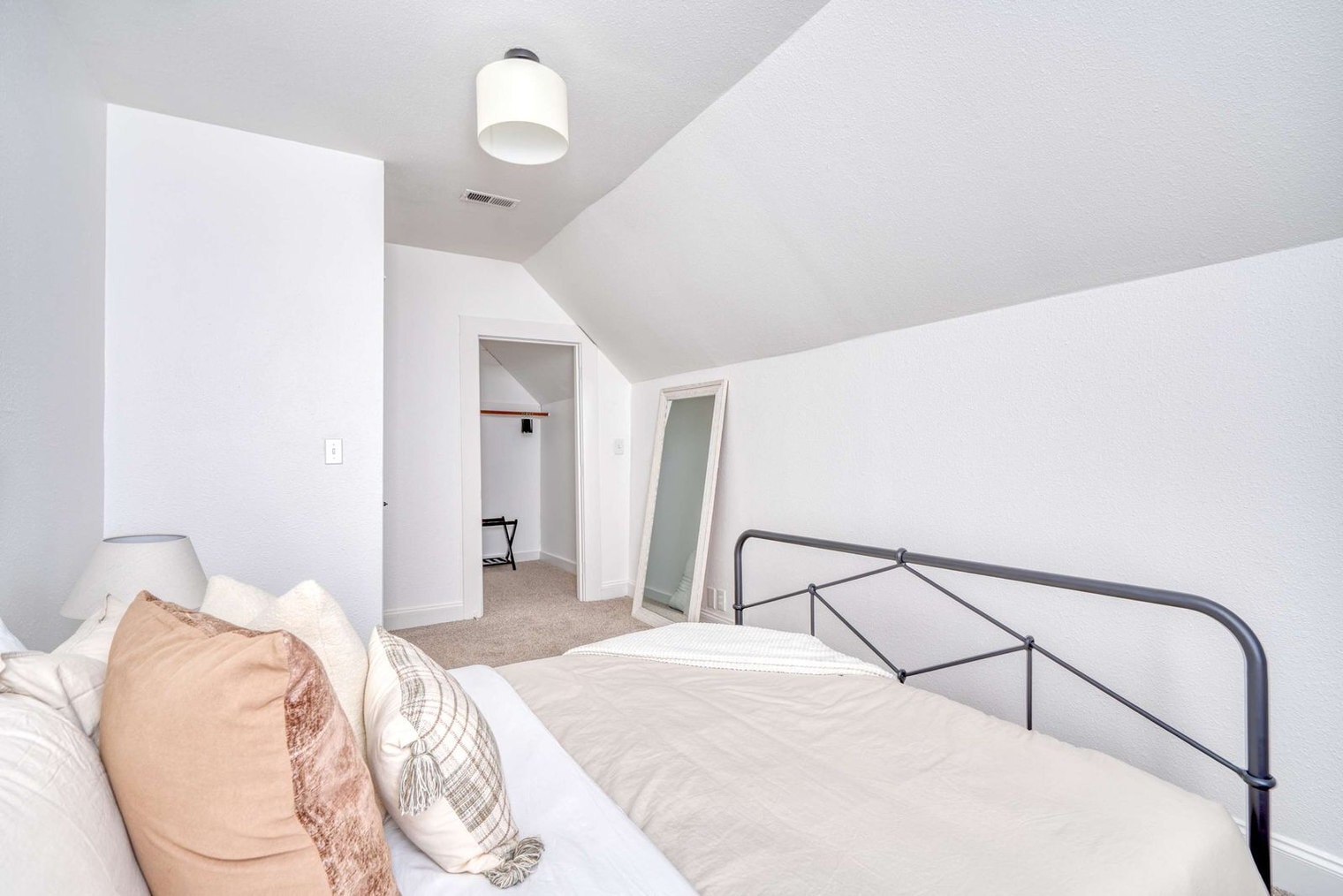 Building Photo - 3029 S Water Ave