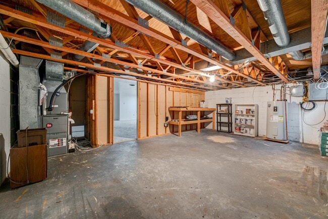 Building Photo - 811 Kings Croft Dr