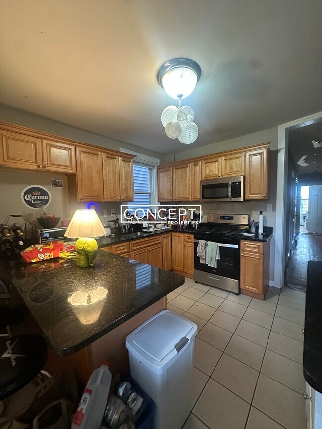 Building Photo - 13A Sachem St. Unit 2