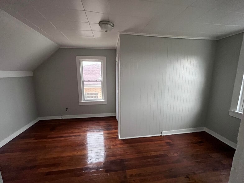 Building Photo - 205 S 17th St