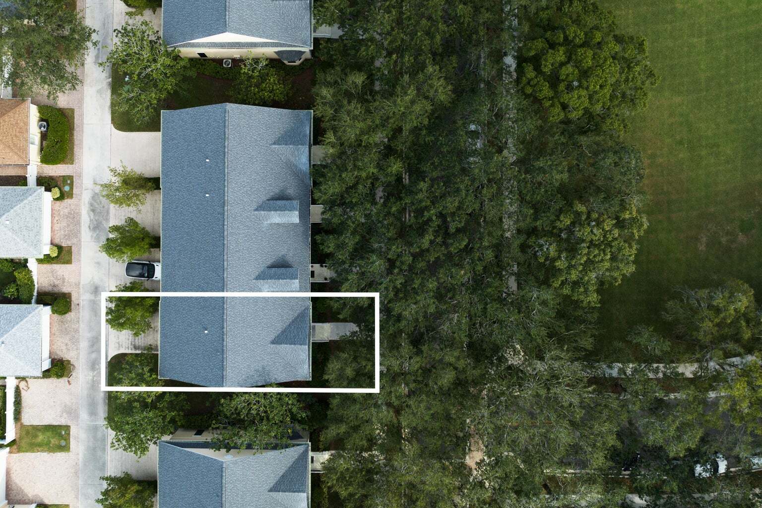 Building Photo - 340 Jacaranda Dr