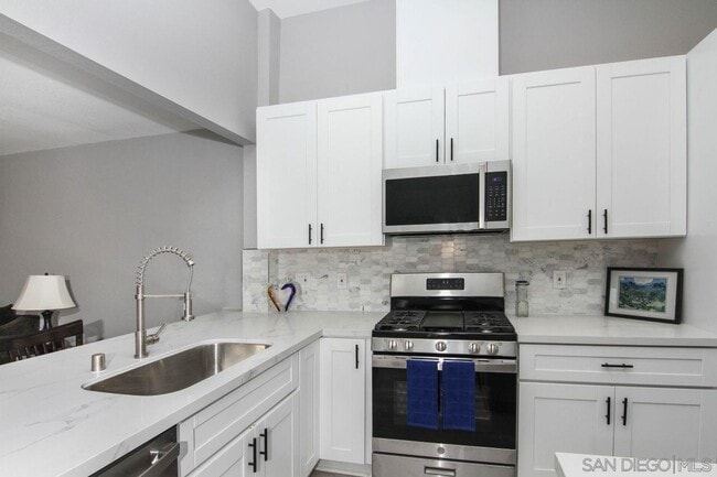 Building Photo - 8580 Flanders Dr