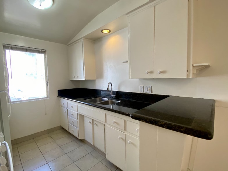 Building Photo - 947 12th St