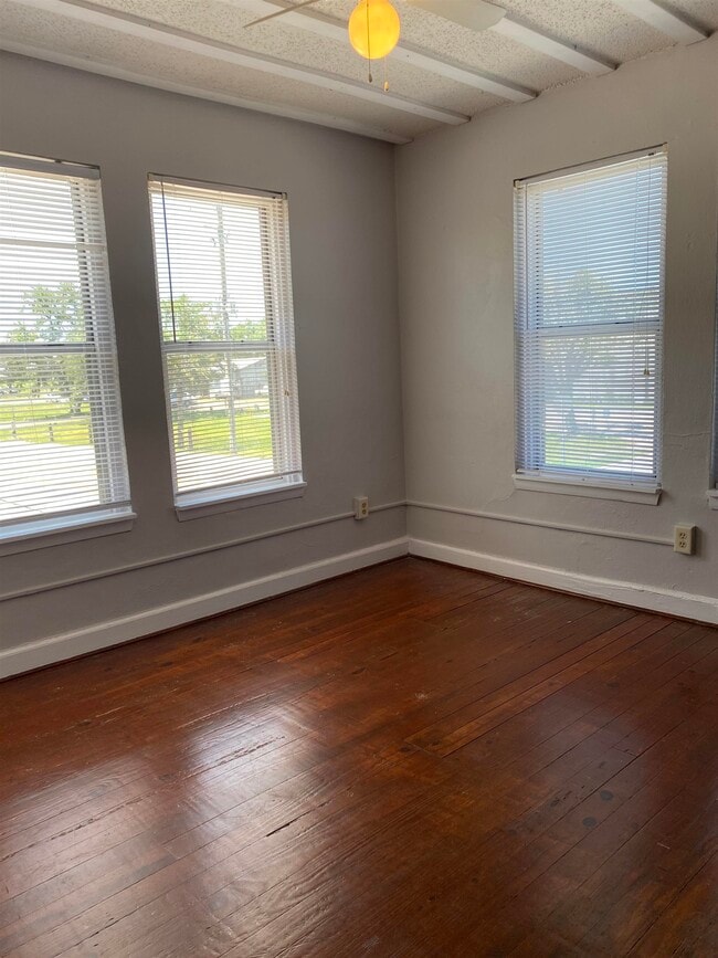 Building Photo - 147 Riberia St