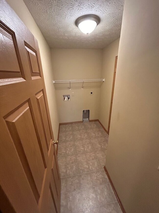 Building Photo - 1046 Laurel Tree Ct