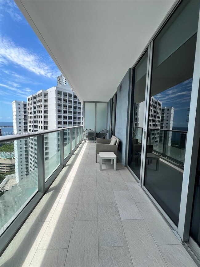 Building Photo - 1300 Brickell Bay Dr