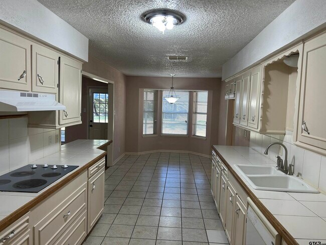 Building Photo - 4615 Edinburgh Dr