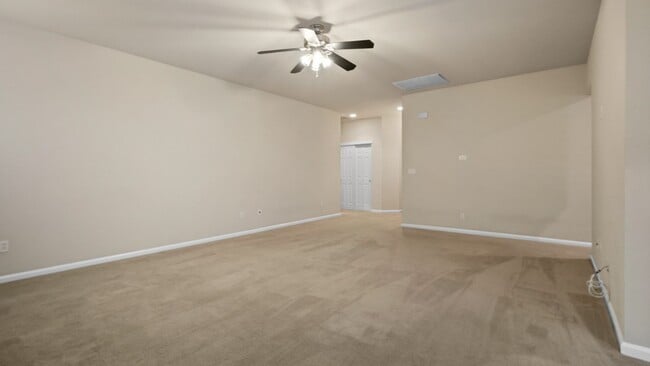 Building Photo - Beautiful 3 bedroom single story home