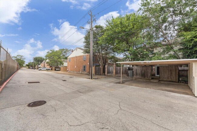 Building Photo - 1107 Country Pl Dr