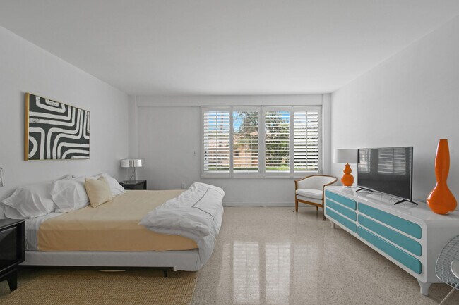 Building Photo - 170 N Ocean Blvd