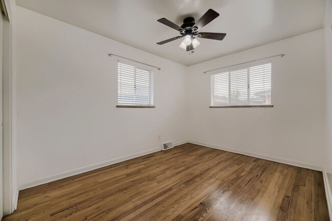 Building Photo - Sunny 1 bed, 1 bath near Wash Park - Available NOW!