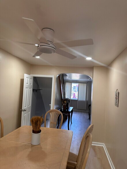 Building Photo - 178 E Fariston Dr