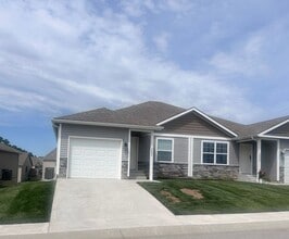 Building Photo - 4 Bed | 3 Bath | 1 Car Garage Duplex in Kansas City
