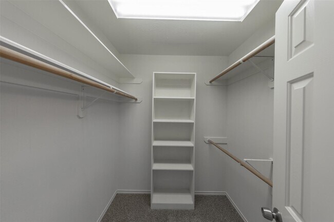 Building Photo - 24523 Rathford Ct