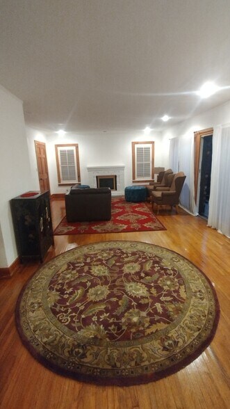 Building Photo - 1445 E 33rd St S