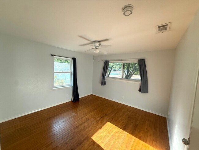 Building Photo - 835 Hill City Dr