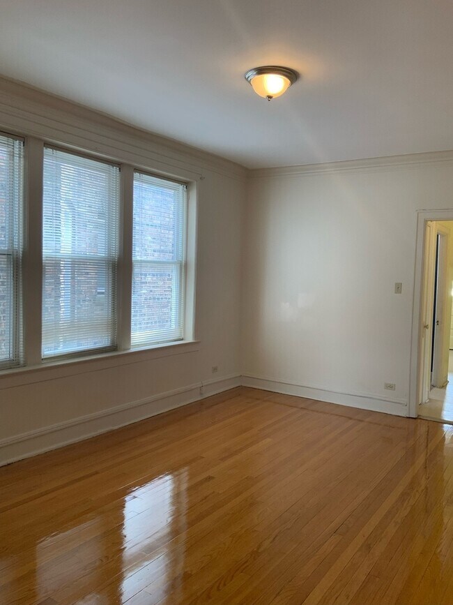 Building Photo - 1519 E 71st Pl