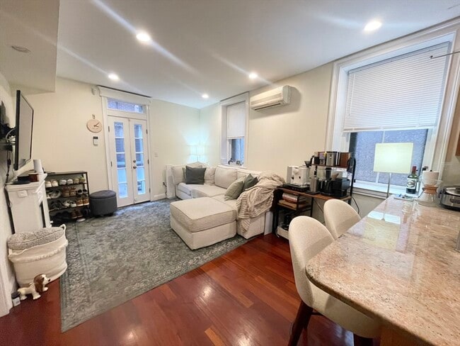 Primary Photo - 76 W Cedar St