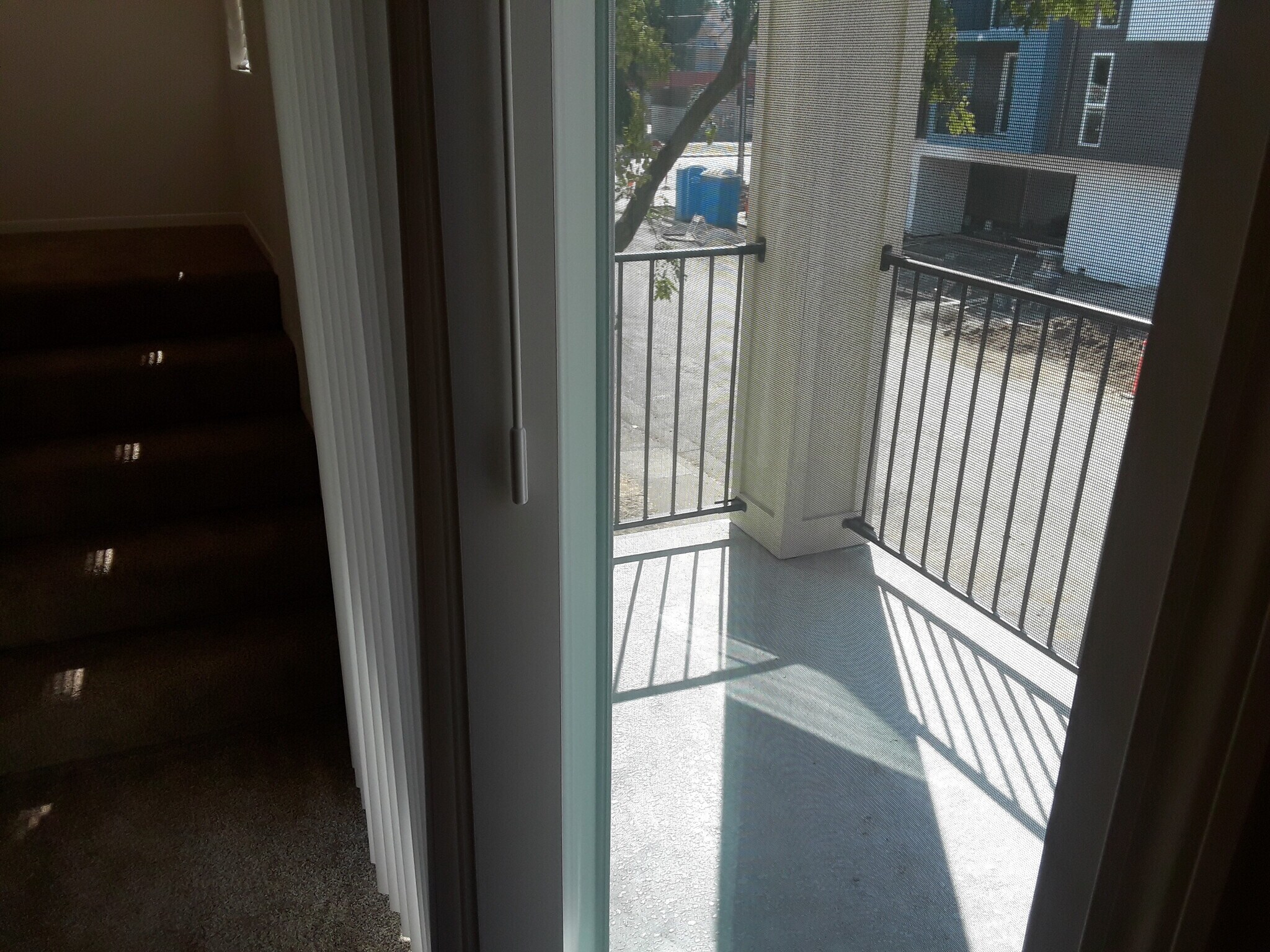 Building Photo - 1005 W 6th St