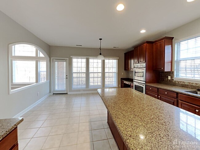 Building Photo - 1514 Red Oak Dr