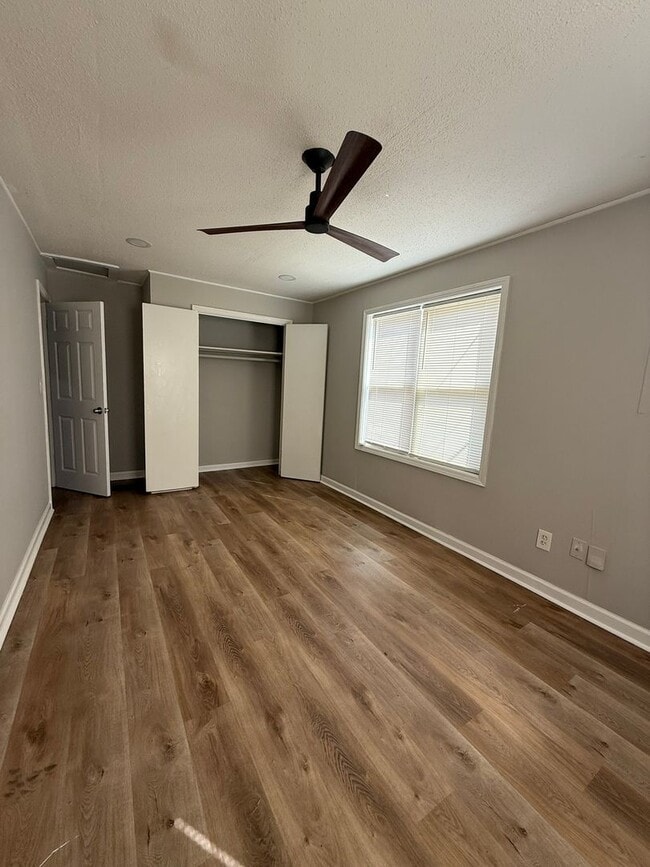 Building Photo - 2 bedroom 1 bath single family home