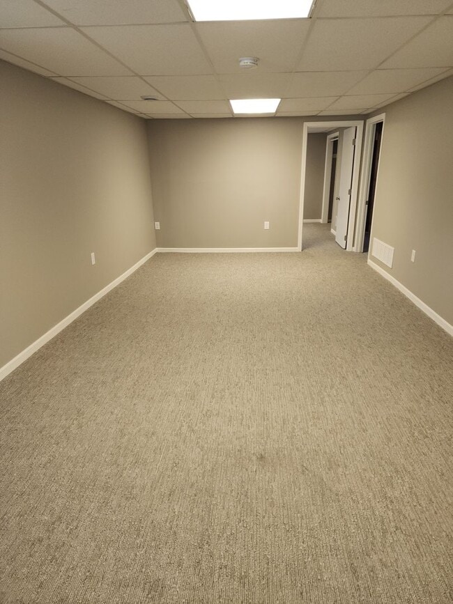 Building Photo - Four bedroom two bathroom house W/ double ...