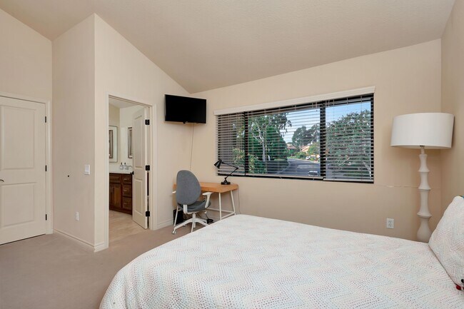 Building Photo - 2559 Caminito Muirfield