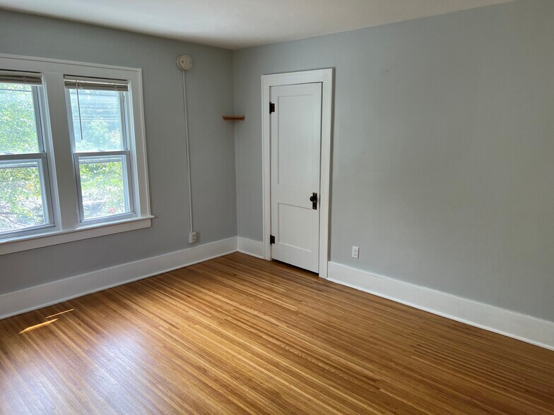 Building Photo - 1476 Ridge Rd