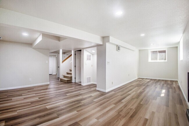 Building Photo - 2215 N Corona St
