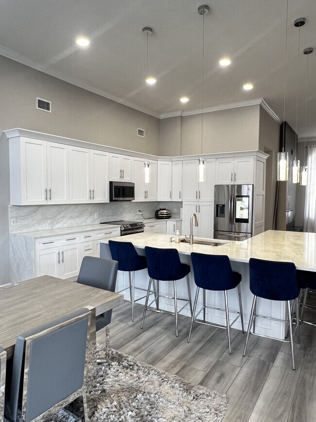 Building Photo - 14120 Reflection Lakes Dr