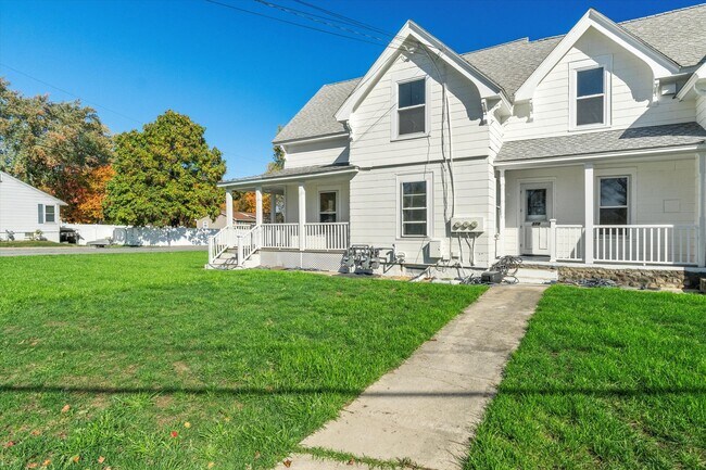 Building Photo - 378 S Mammoth Rd