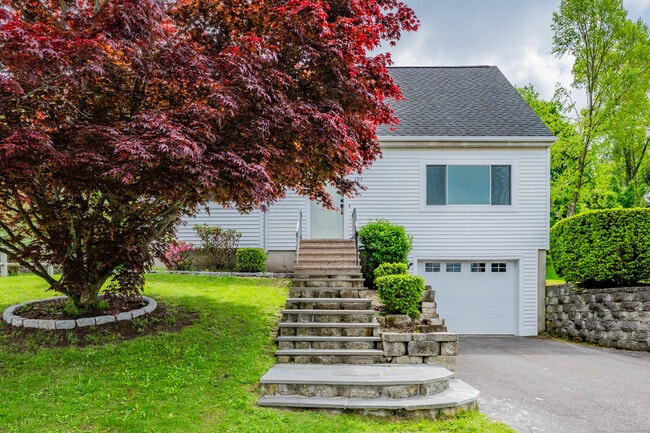 Building Photo - 103 Sprucedale Dr