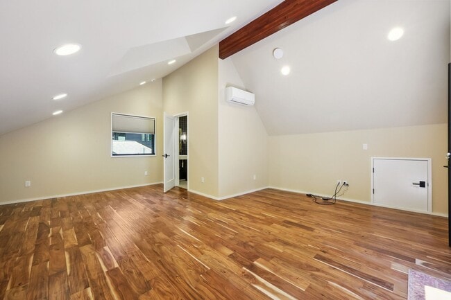 Building Photo - Stunning 3,146 Sq. Ft. Olympia Waterfront ...