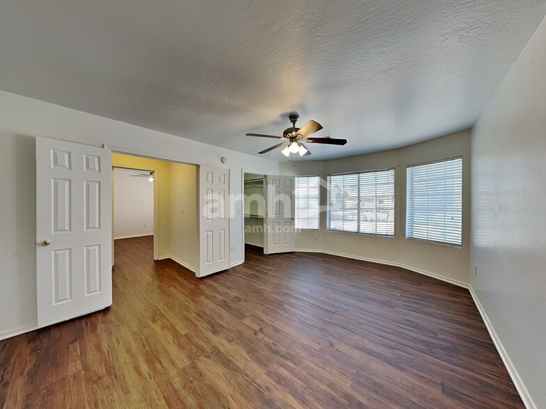 Building Photo - 539 S Apache Dr