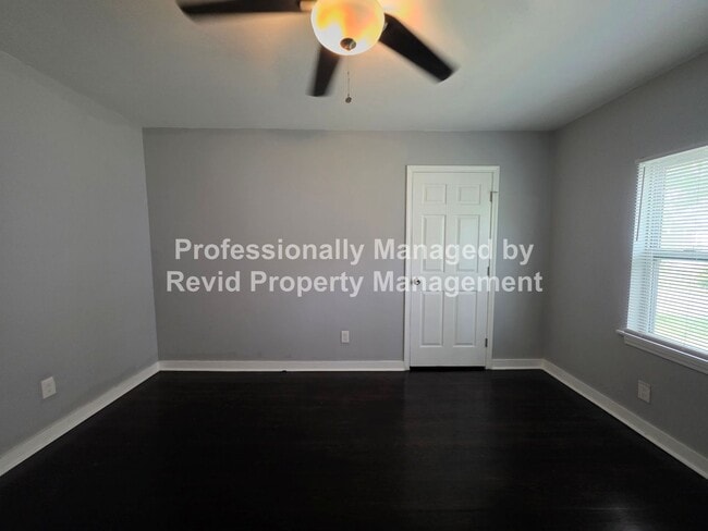 Building Photo - 3 Bed 1.5 Bathroom Home!!!!