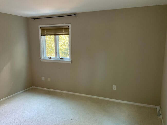 Building Photo - 4-Bedroom Home with 2 Full + 2 Half Baths ...