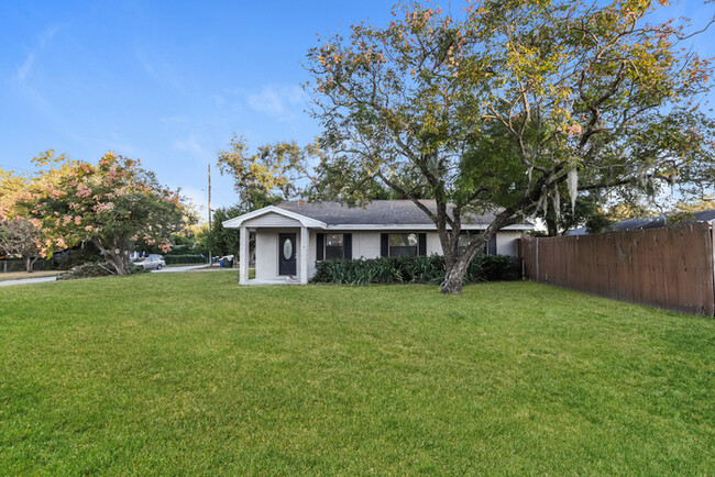 Primary Photo - Home on a Corner Lot in Bartow, FL!