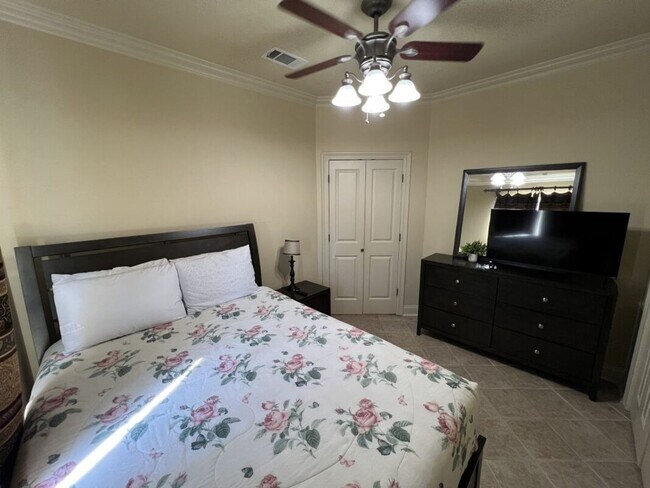 Building Photo - Beautifully Furnished 4-Bedroom Home in Zachary's Audubon Lakes!