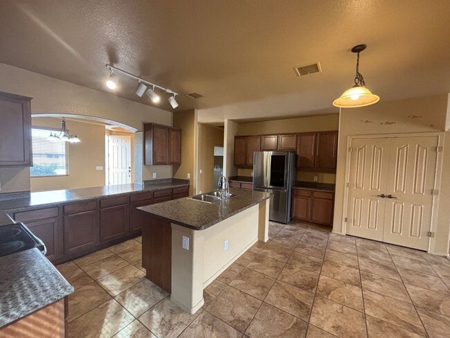 Building Photo - 5558 Wilder Dr