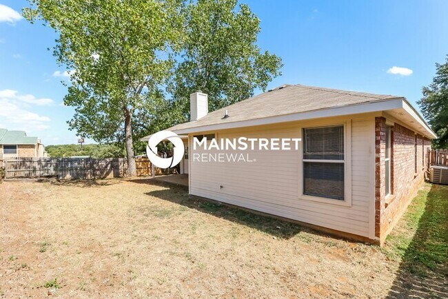 Building Photo - 3 Bedroom Pet-Friendly Home in Fort Worth, TX with Main Street Renewal