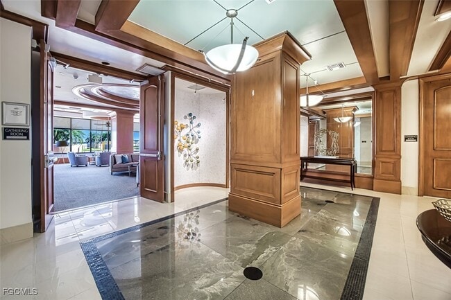 Building Photo - 2104 W First St