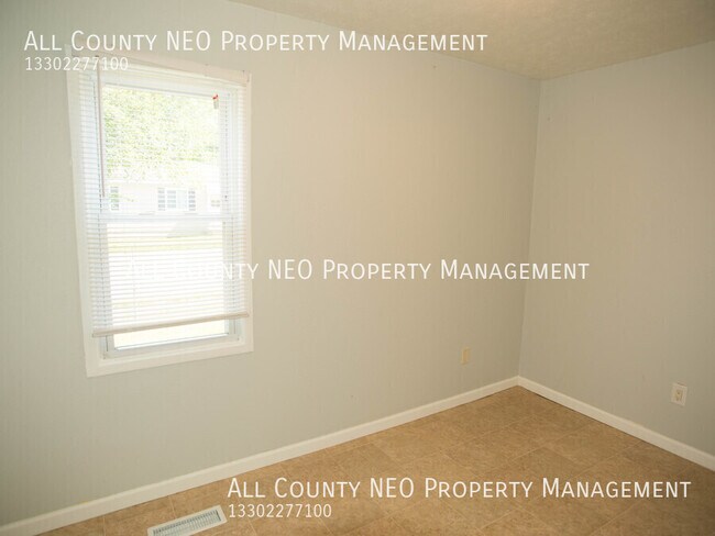 Building Photo - 835 Staeger St