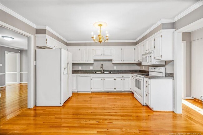 Building Photo - 2706 Huntington Rd