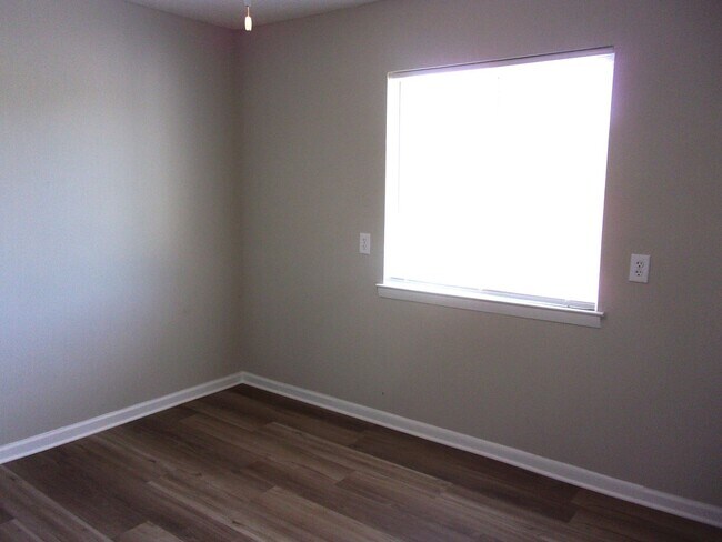Building Photo - 1694 Eagles Pl