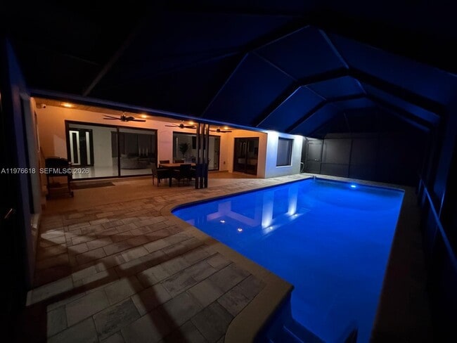 Building Photo - 103 Tropicana Dr