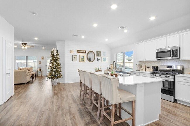 Building Photo - 8217 Boundary Waters Dr