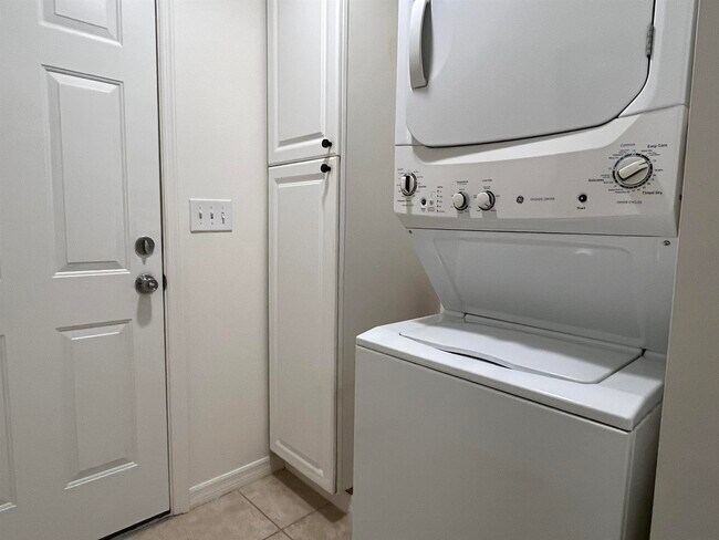 Building Photo - 127 Rio Del Mar St