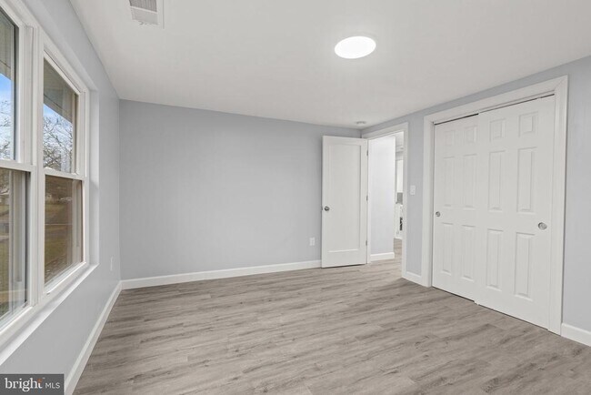 Building Photo - 34 Hinsdale Ln