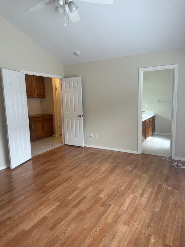 Building Photo - 430 Silvertail Pl