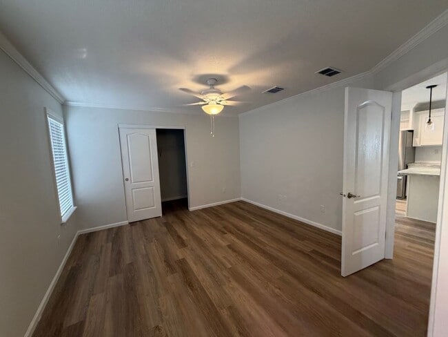 Building Photo - 388 Sunshine Dr